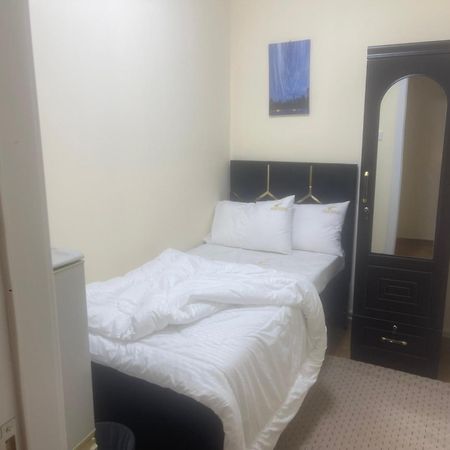 Four Stars Hostel Dubaï Extérieur photo