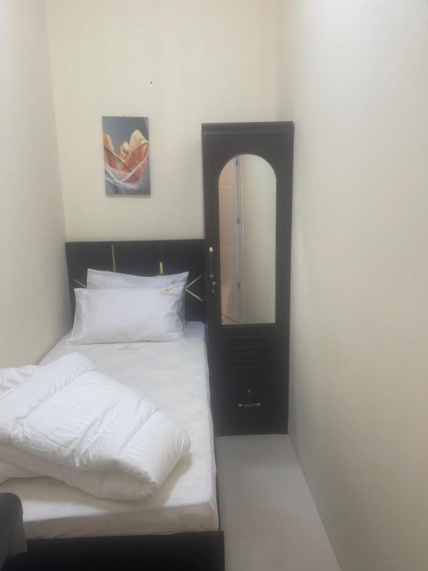 Four Stars Hostel Dubaï Extérieur photo