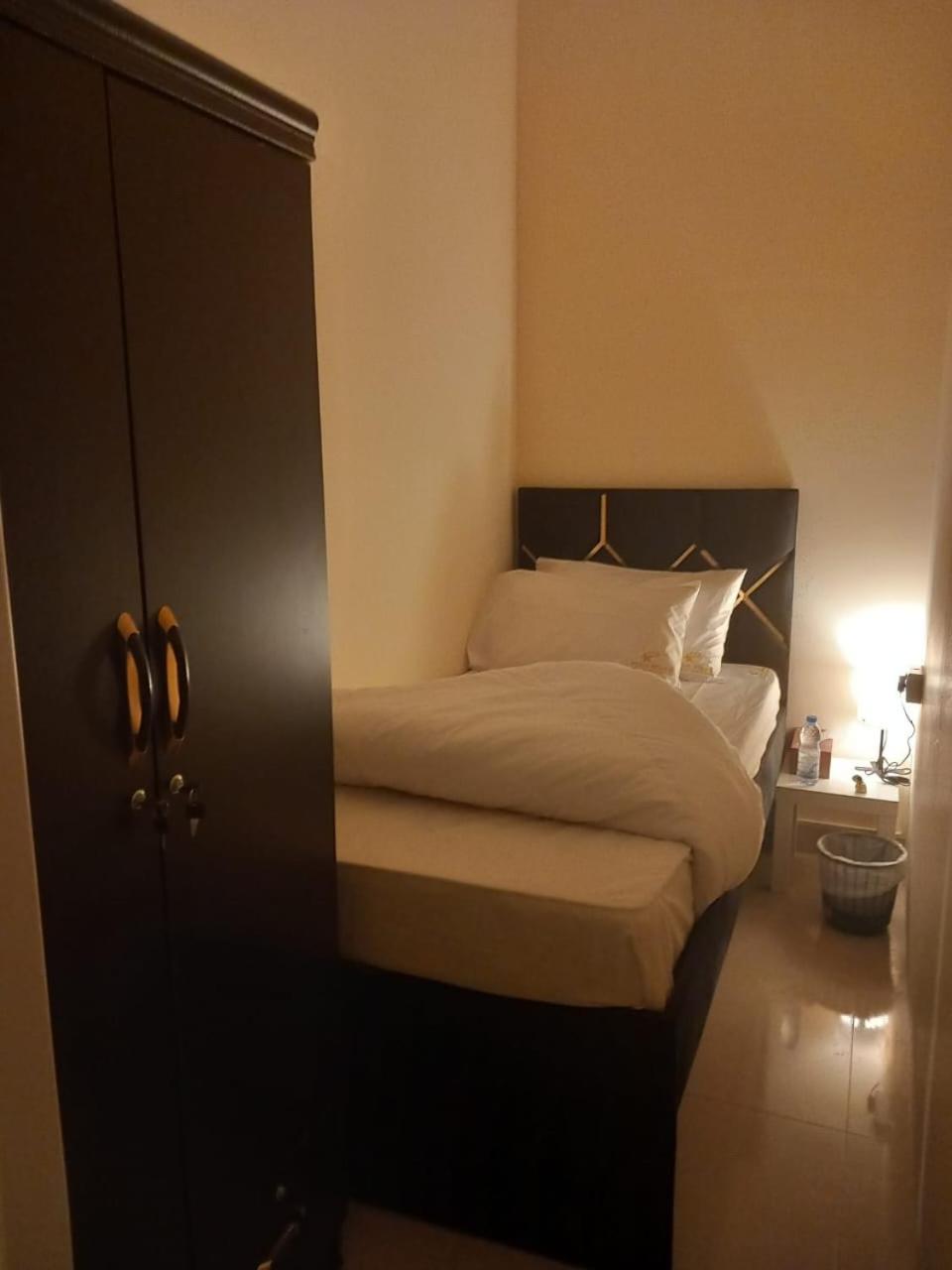 Four Stars Hostel Dubaï Extérieur photo