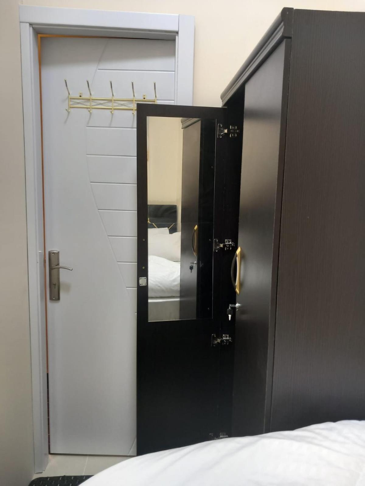 Four Stars Hostel Dubaï Extérieur photo