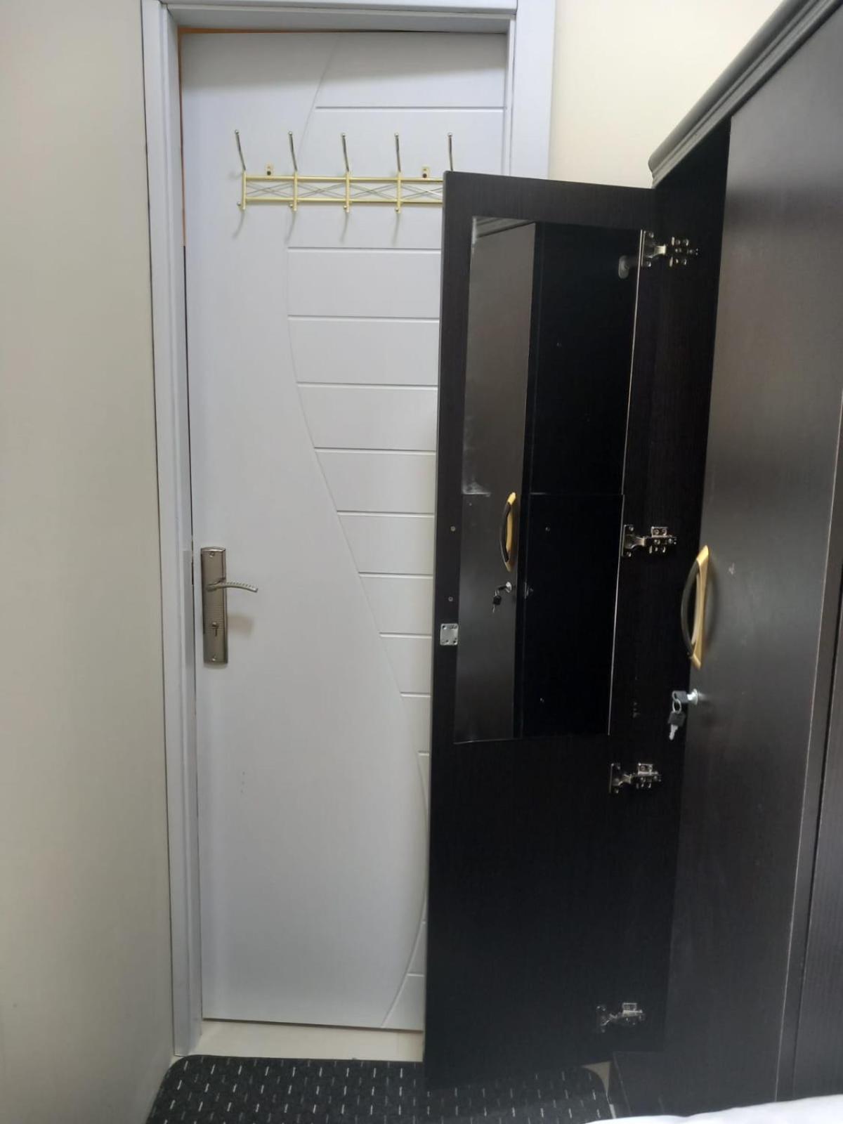 Four Stars Hostel Dubaï Extérieur photo