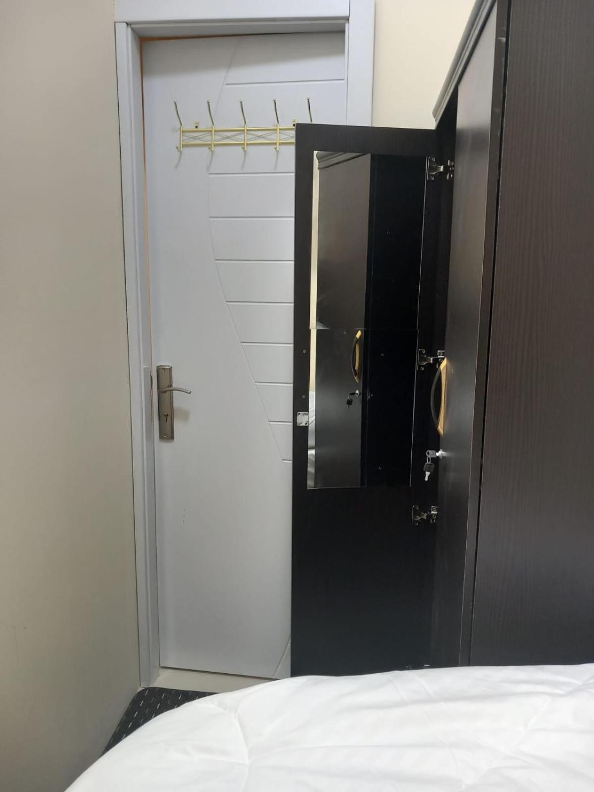 Four Stars Hostel Dubaï Extérieur photo
