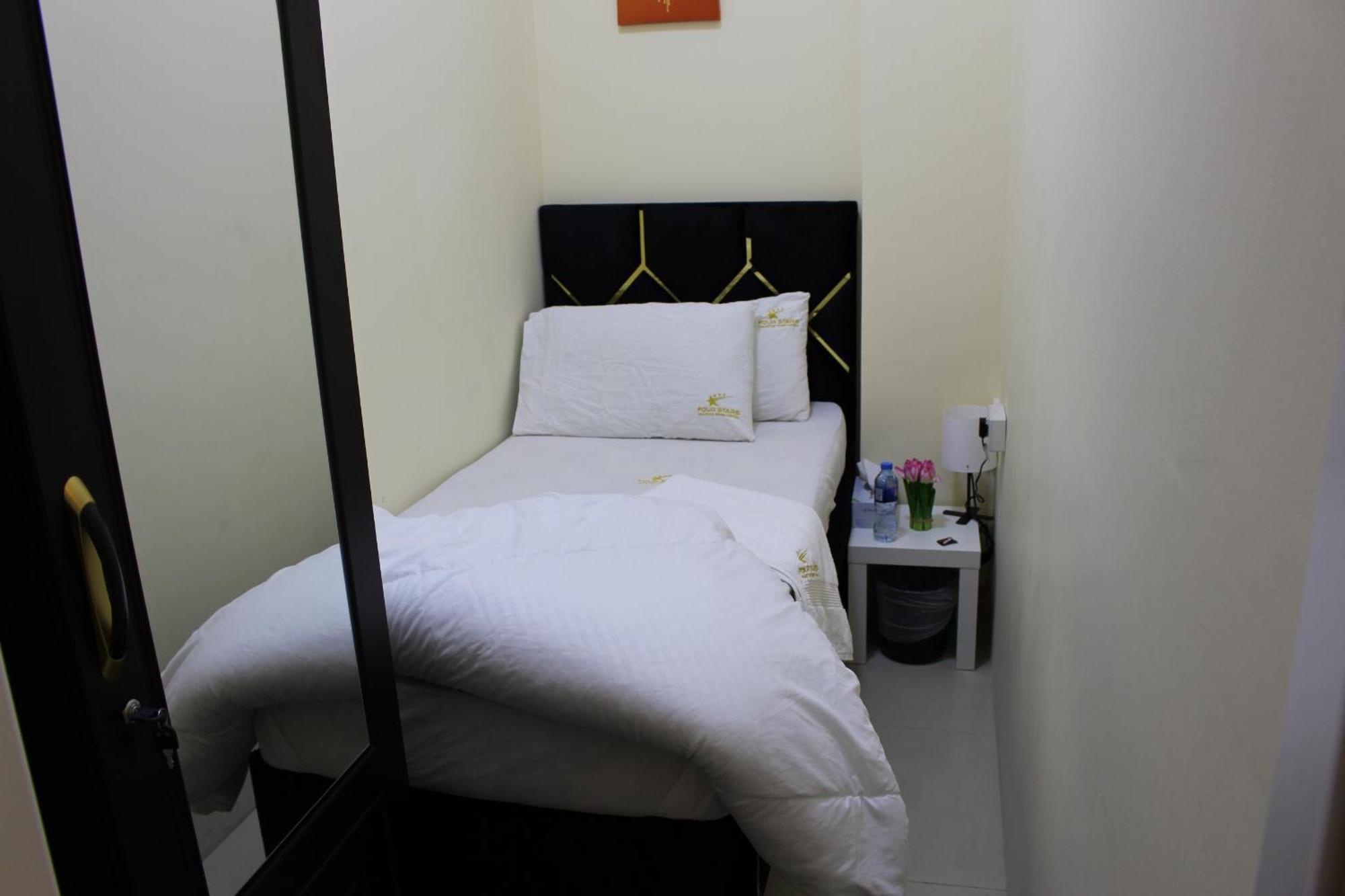 Four Stars Hostel Dubaï Extérieur photo